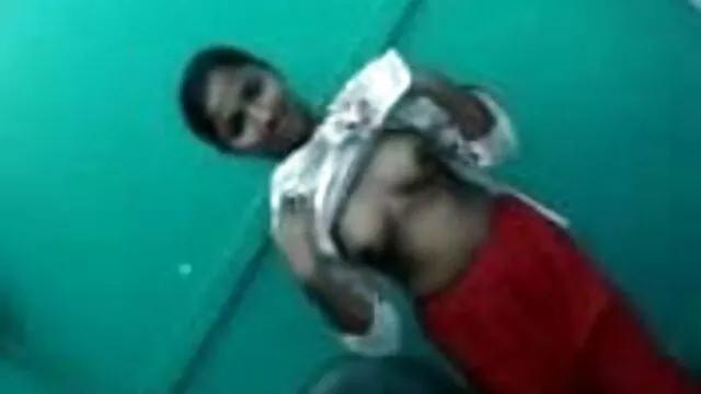 ప్రేమ టన్నెల్ ఆమె అద ... - 01:21 min