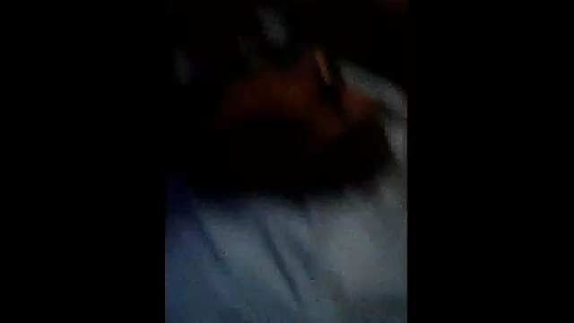 రెండు ఎస్కార్ట్లు ఆమ ... - 00:46 min