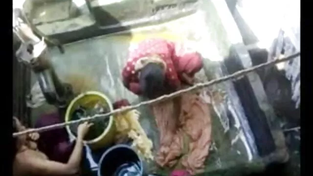 ఫన్ అవుట్డోర్లు కలిగ ... - 02:03 min