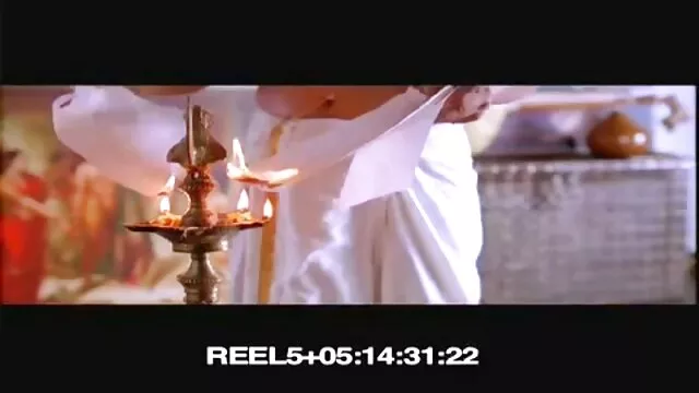 వెయిటర్ వినోదాన్ని ఎ ... - 00:52 min
