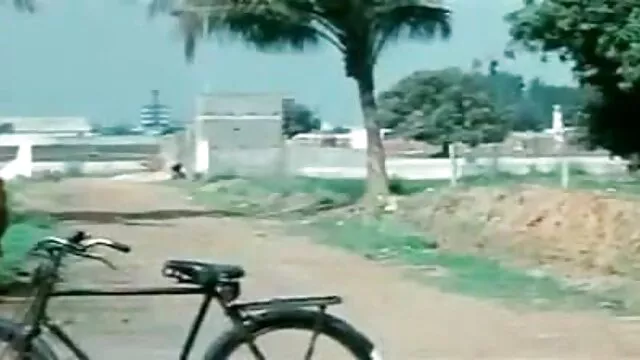 బాత్రూంలో వారి శరీరా ... - 08:28 min